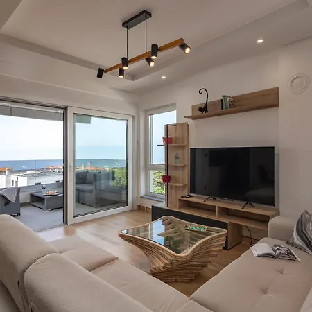 Seaview Two - Happy *